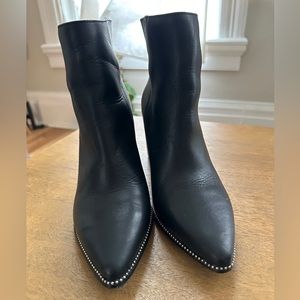 Steve Madden Olga studded ankle boot Size 8.5, only been worn 2x!